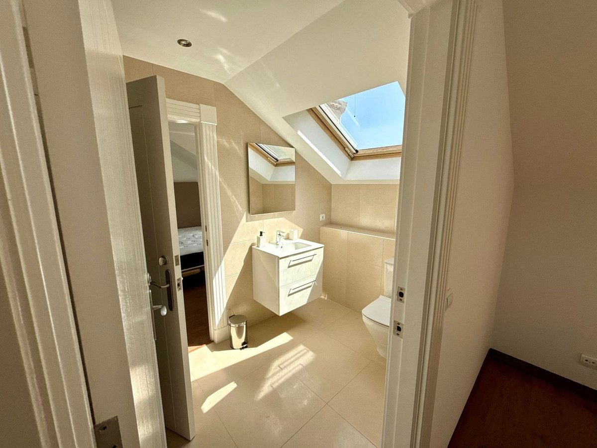 Se vende Villa - Chalet de 6 dormitorios en Costa Del Sol, Cadiz, España