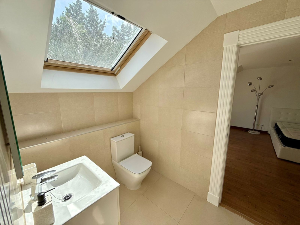 Se vende Villa - Chalet de 6 dormitorios en Costa Del Sol, Cadiz, España