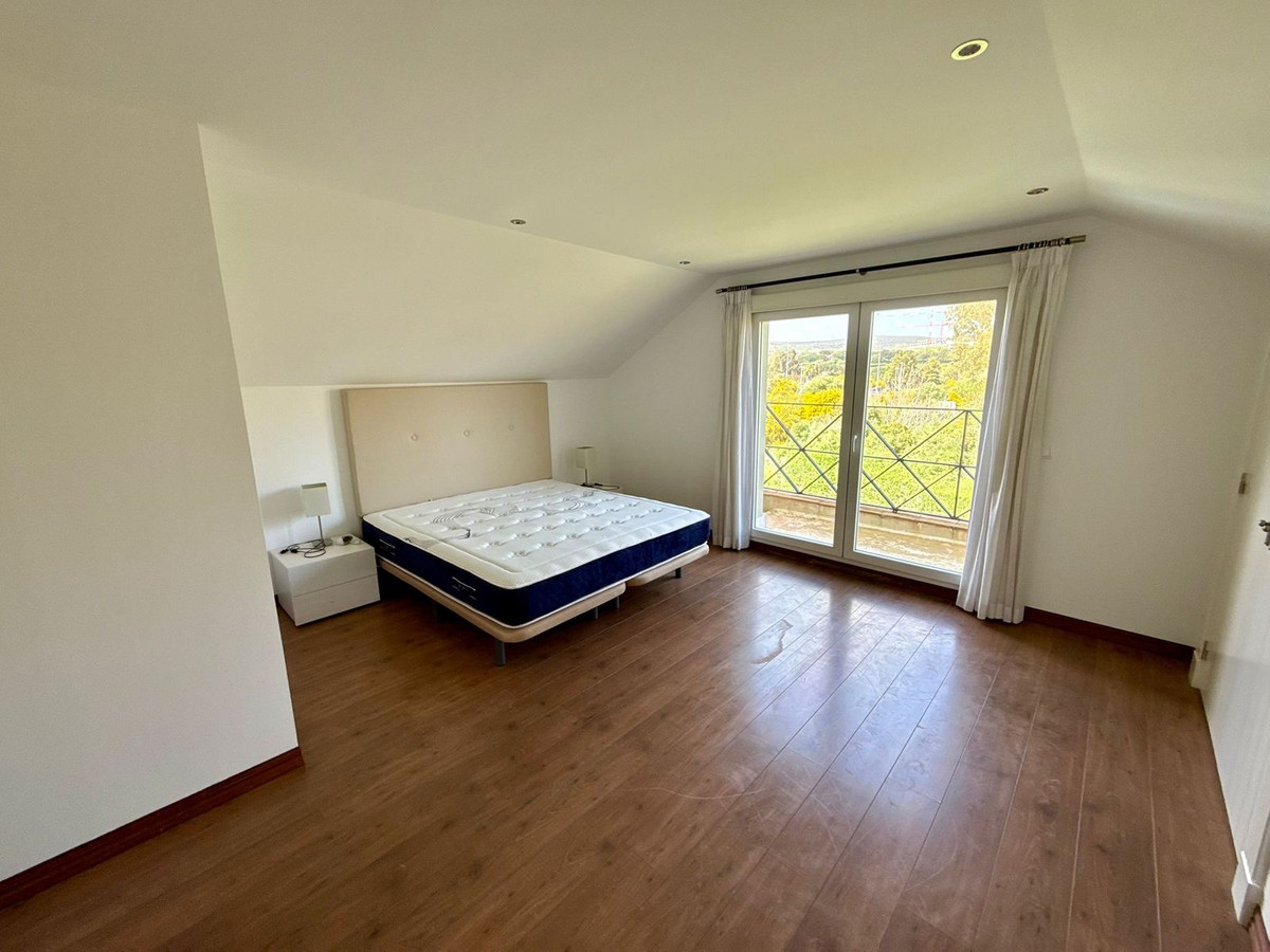 Se vende Villa - Chalet de 6 dormitorios en Costa Del Sol, Cadiz, España