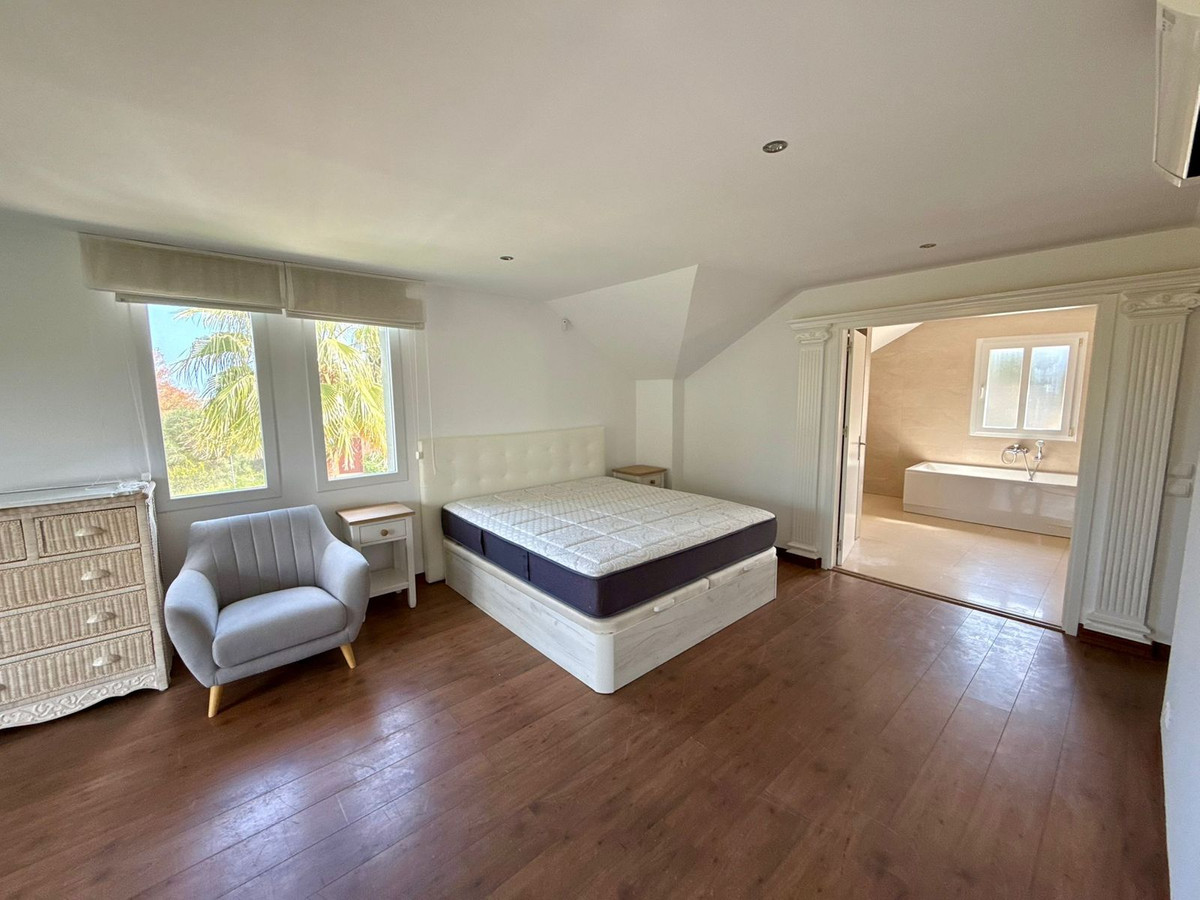 Se vende Villa - Chalet de 6 dormitorios en Costa Del Sol, Cadiz, España