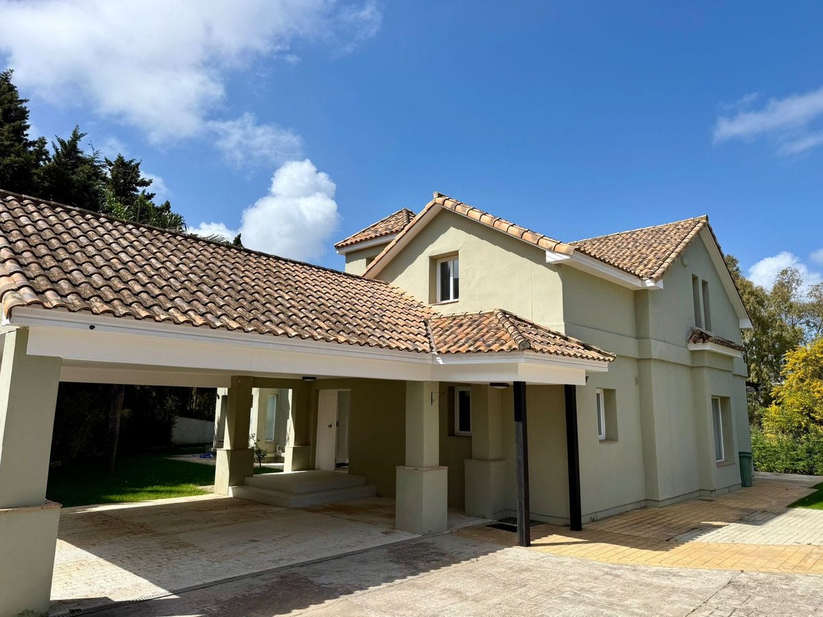 Se vende Villa - Chalet de 6 dormitorios en Costa Del Sol, Cadiz, España