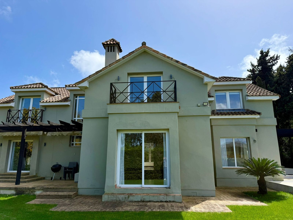 Se vende Villa - Chalet de 6 dormitorios en Costa Del Sol, Cadiz, España