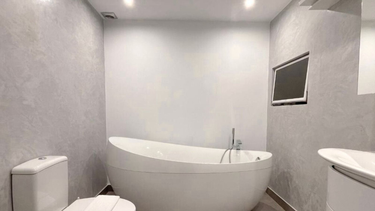 2 Bed Apartment for sale in Aloha Costa Del Sol, Málaga, Spain