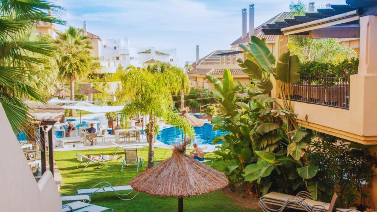 2 Bed Apartment for sale in Aloha Costa Del Sol, Málaga, Spain