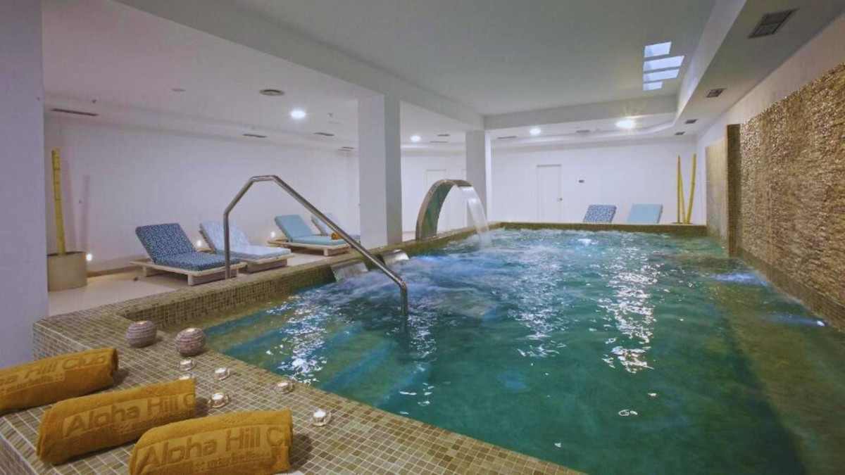 2 Bed Apartment for sale in Aloha Costa Del Sol, Málaga, Spain