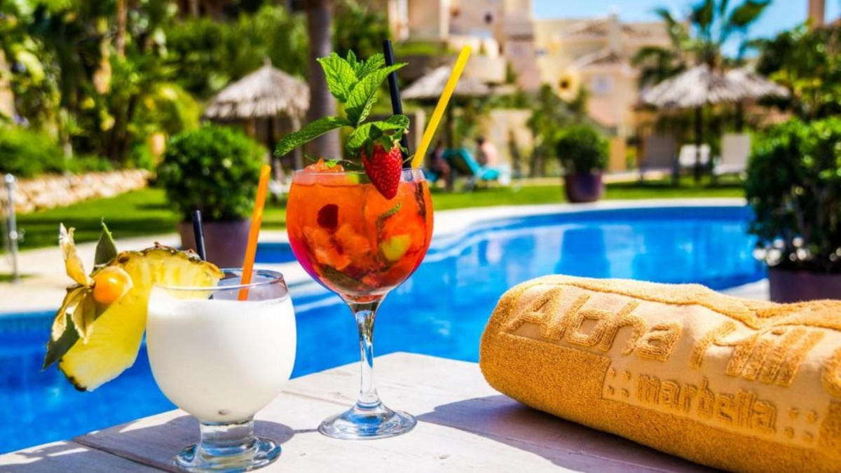 2 Bed Apartment for sale in Aloha Costa Del Sol, Málaga, Spain
