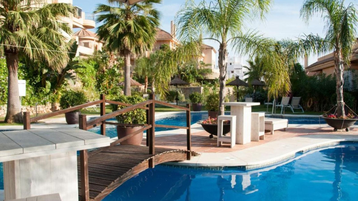 2 Bed Apartment for sale in Aloha Costa Del Sol, Málaga, Spain