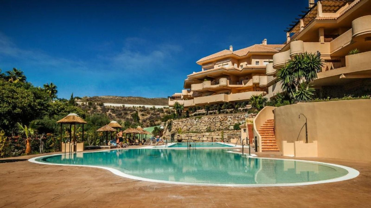 2 Bed Apartment for sale in Aloha Costa Del Sol, Málaga, Spain