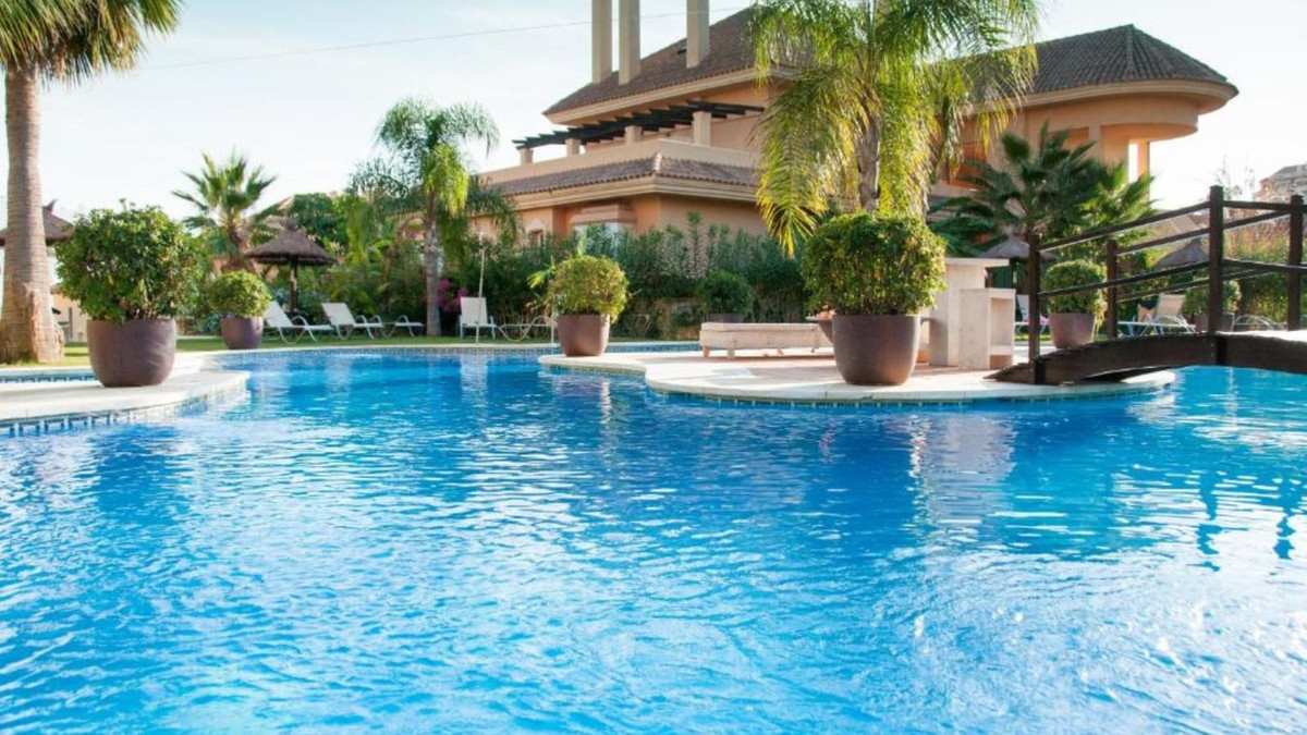 2 Bed Apartment for sale in Aloha Costa Del Sol, Málaga, Spain