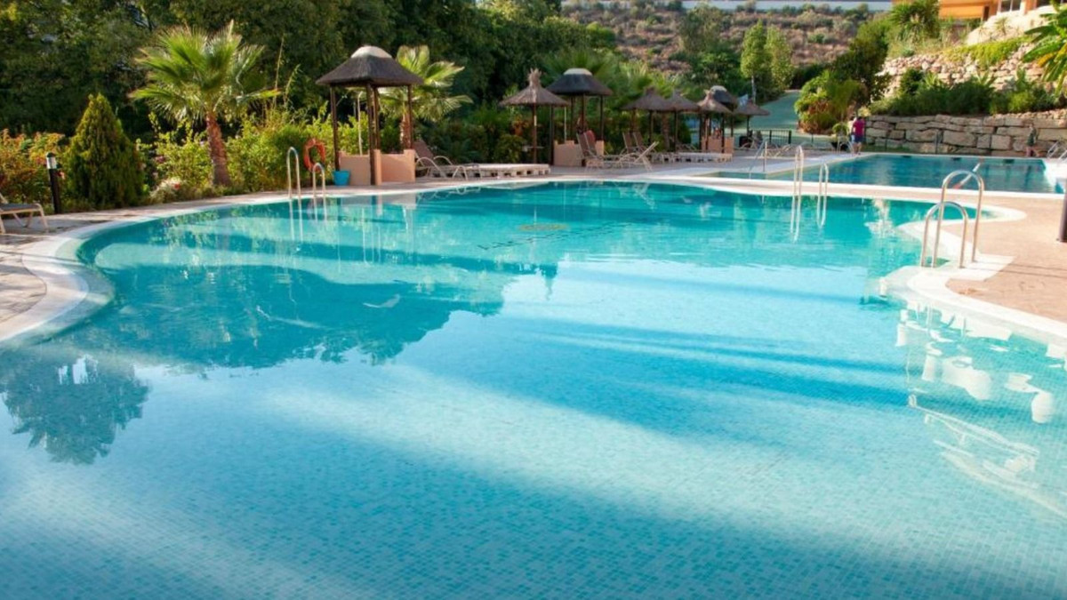 2 Bed Apartment for sale in Aloha Costa Del Sol, Málaga, Spain