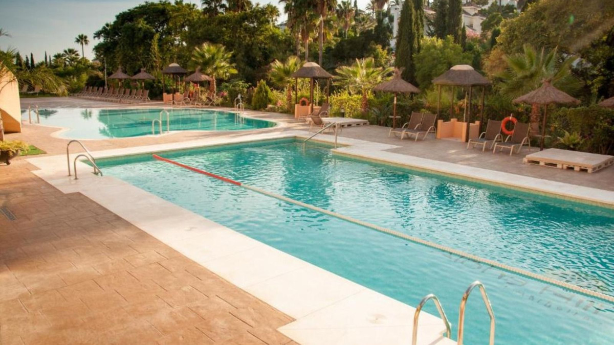 2 Bed Apartment for sale in Aloha Costa Del Sol, Málaga, Spain