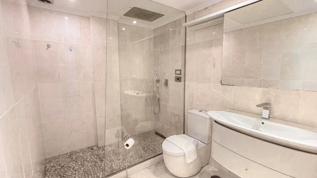 2 Bed Apartment for sale in Aloha Costa Del Sol, Málaga, Spain