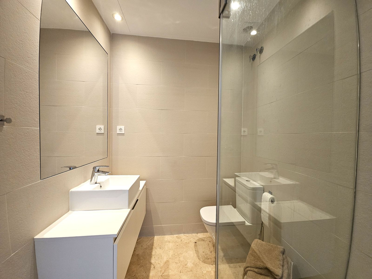 3 Bed Apartment for sale in El Paraiso Costa Del Sol, Málaga, Spain