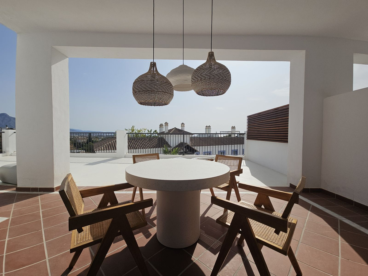 3 Bed Apartment for sale in El Paraiso Costa Del Sol, Málaga, Spain