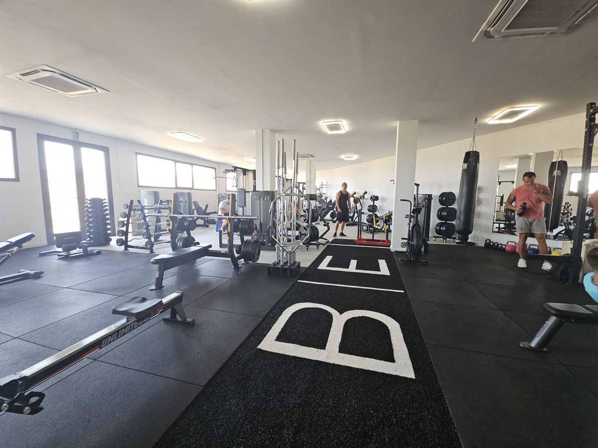 3 Bed Apartment for sale in El Paraiso Costa Del Sol, Málaga, Spain
