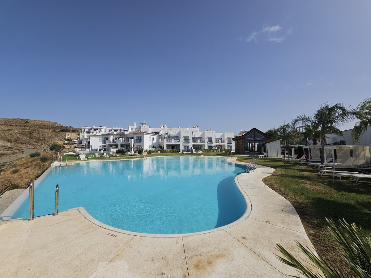 3 Bed Apartment for sale in El Paraiso Costa Del Sol, Málaga, Spain