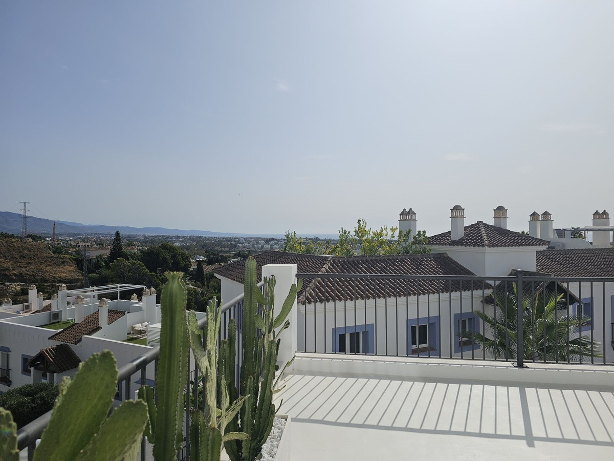 3 Bed Apartment for sale in El Paraiso Costa Del Sol, Málaga, Spain