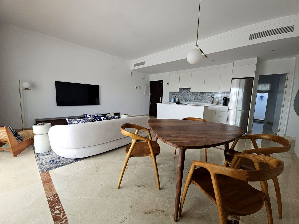 3 Bed Apartment for sale in El Paraiso Costa Del Sol, Málaga, Spain