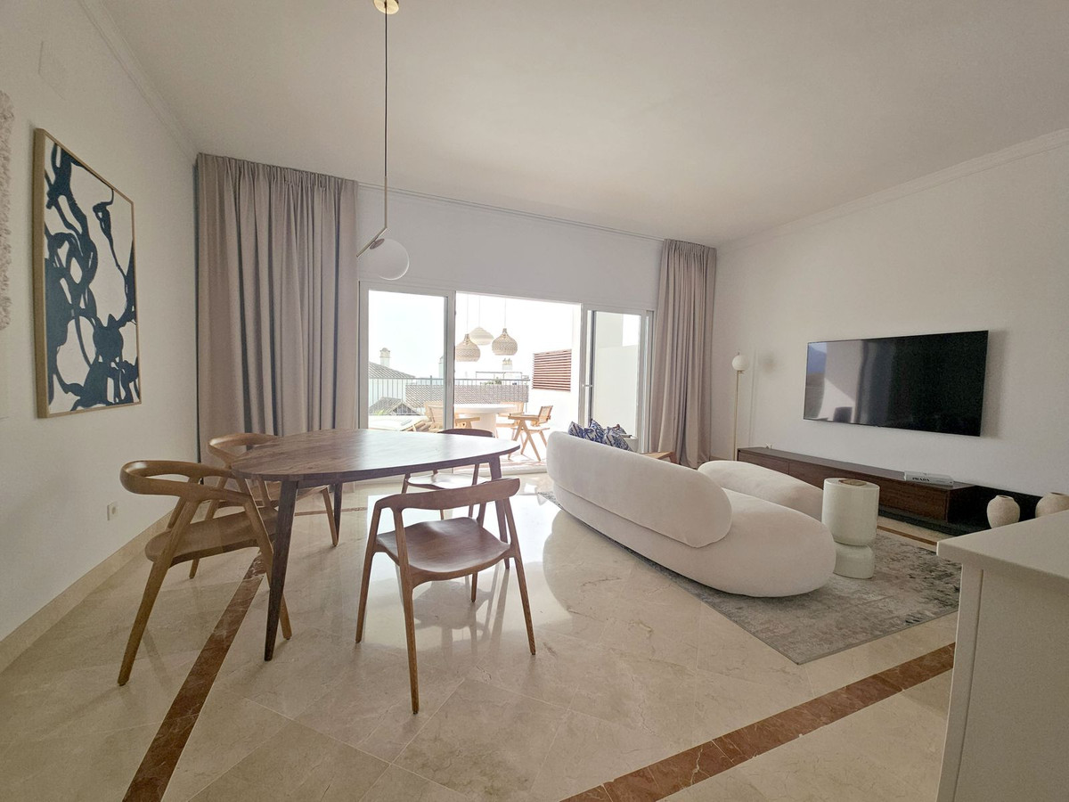 3 Bed Apartment for sale in El Paraiso Costa Del Sol, Málaga, Spain