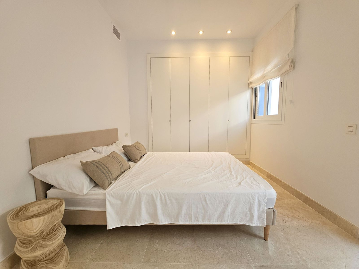 3 Bed Apartment for sale in El Paraiso Costa Del Sol, Málaga, Spain