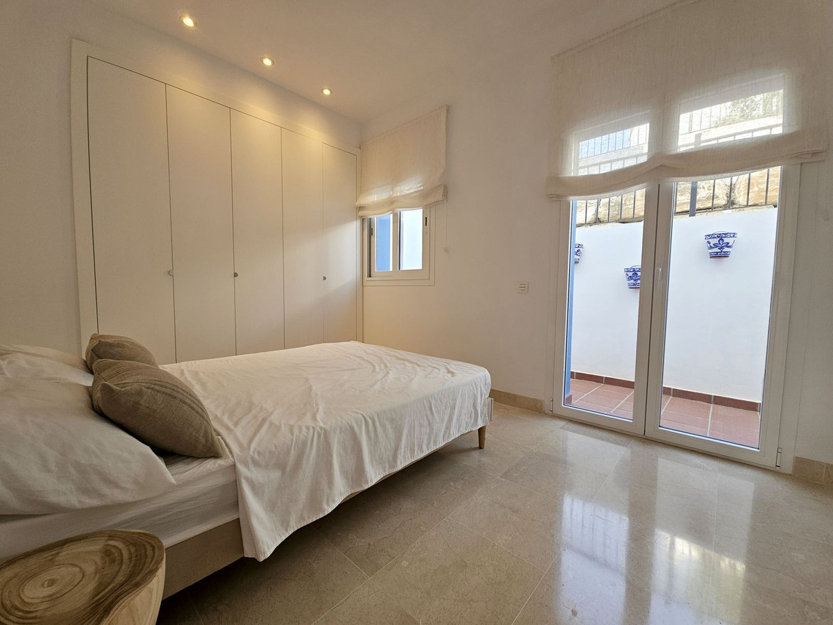 3 Bed Apartment for sale in El Paraiso Costa Del Sol, Málaga, Spain