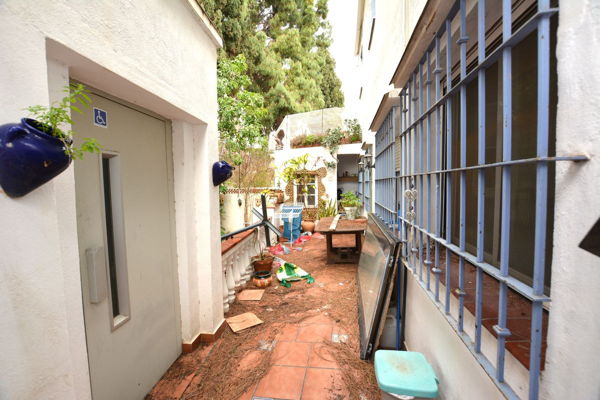 6 Bed Townhouse for sale in Marbella Costa Del Sol, Málaga, Spain
