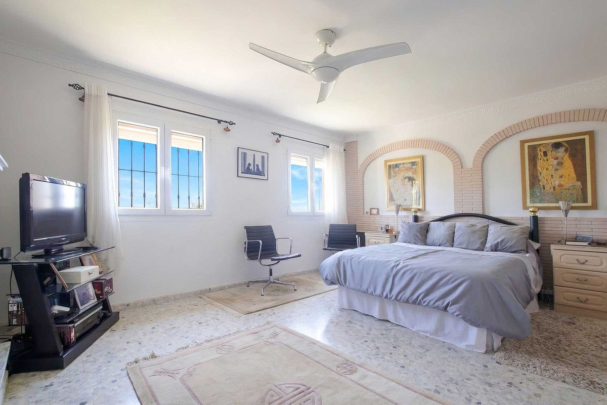 4 Bed Townhouse for sale in Estepona Costa Del Sol, Málaga, Spain