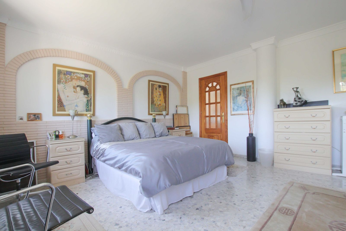 4 Bed Townhouse for sale in Estepona Costa Del Sol, Málaga, Spain