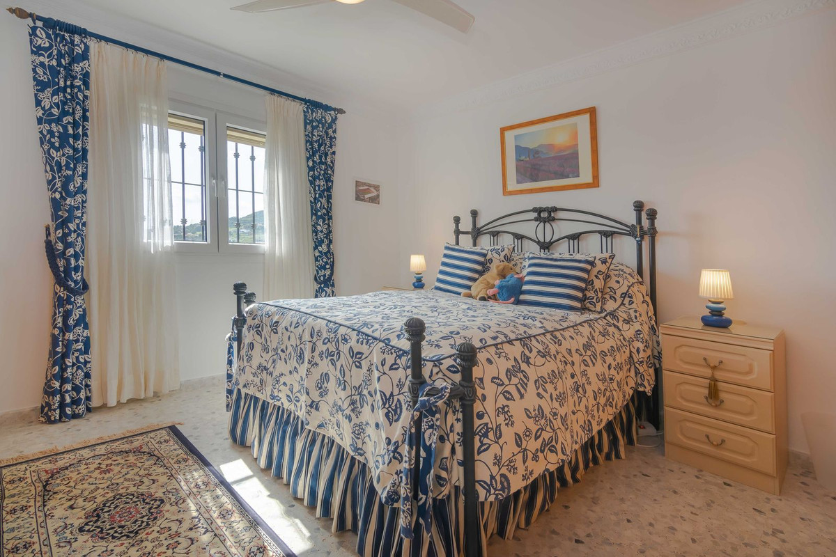 4 Bed Townhouse for sale in Estepona Costa Del Sol, Málaga, Spain
