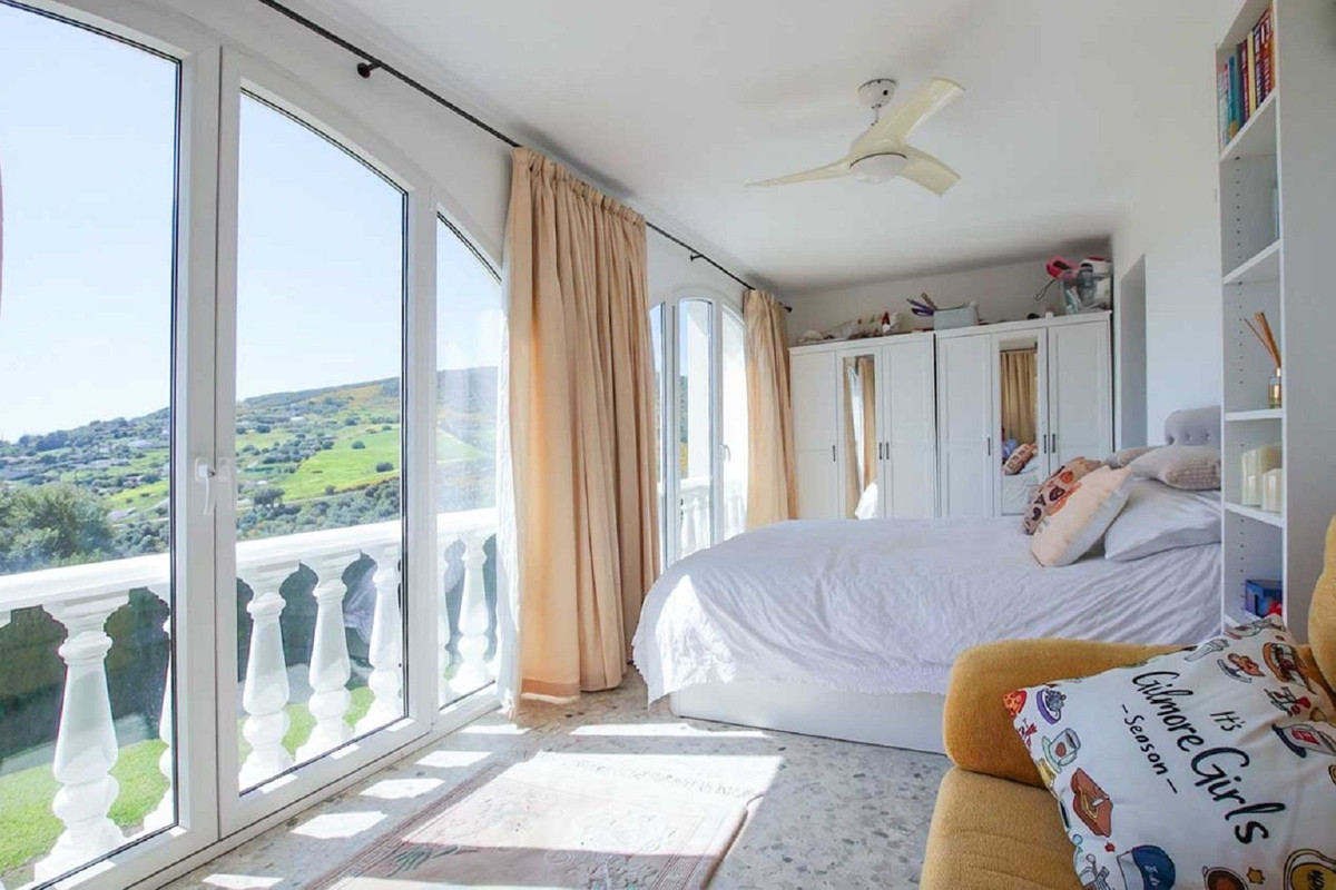 4 Bed Townhouse for sale in Estepona Costa Del Sol, Málaga, Spain