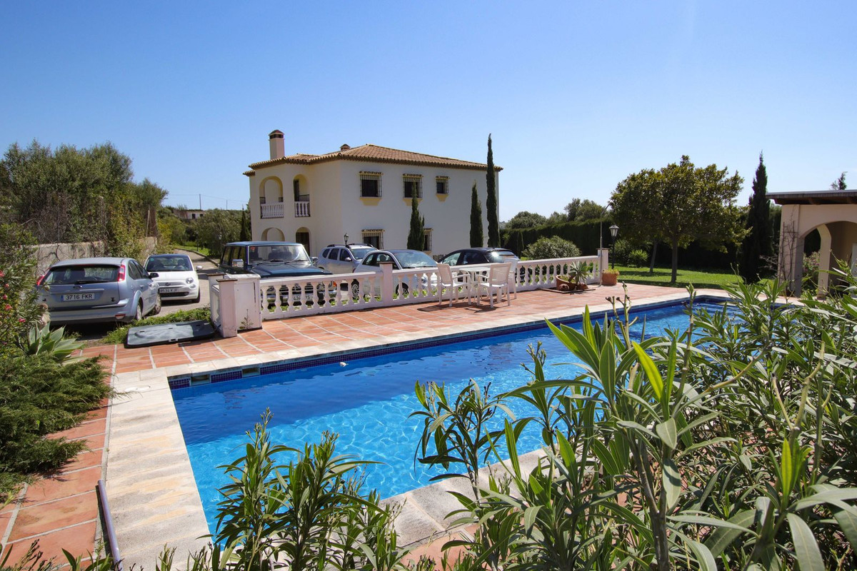 4 Bed Townhouse for sale in Estepona Costa Del Sol, Málaga, Spain