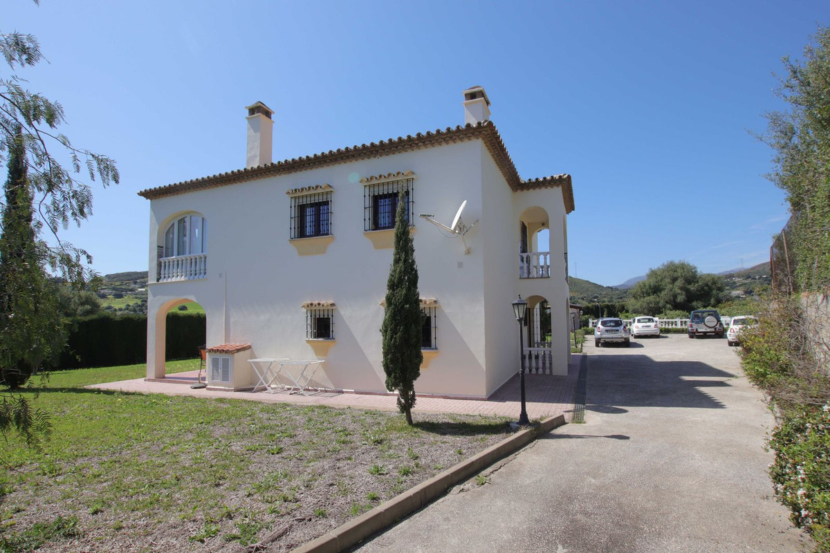 4 Bed Townhouse for sale in Estepona Costa Del Sol, Málaga, Spain
