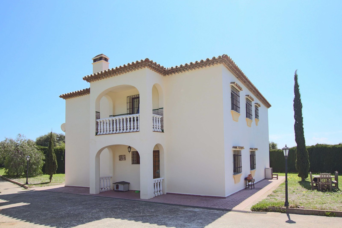4 Bed Townhouse for sale in Estepona Costa Del Sol, Málaga, Spain