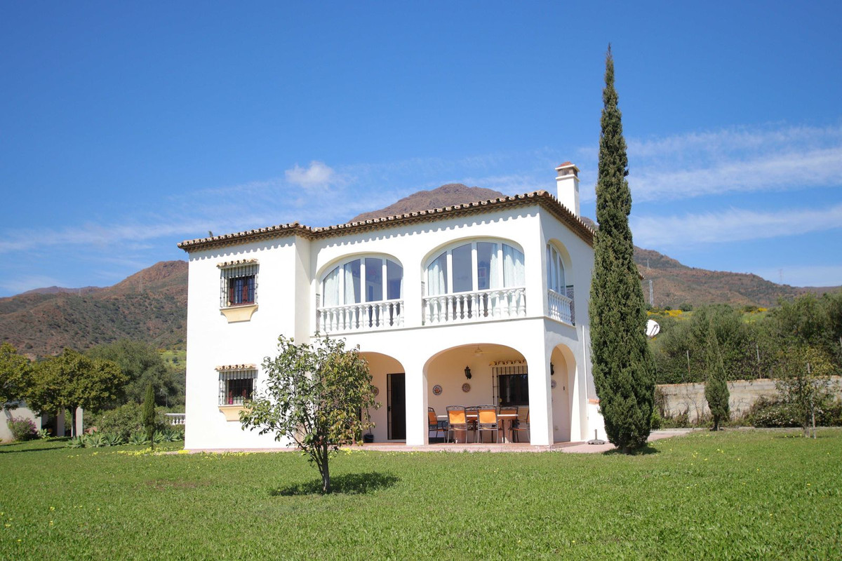 4 Bed Townhouse for sale in Estepona Costa Del Sol, Málaga, Spain
