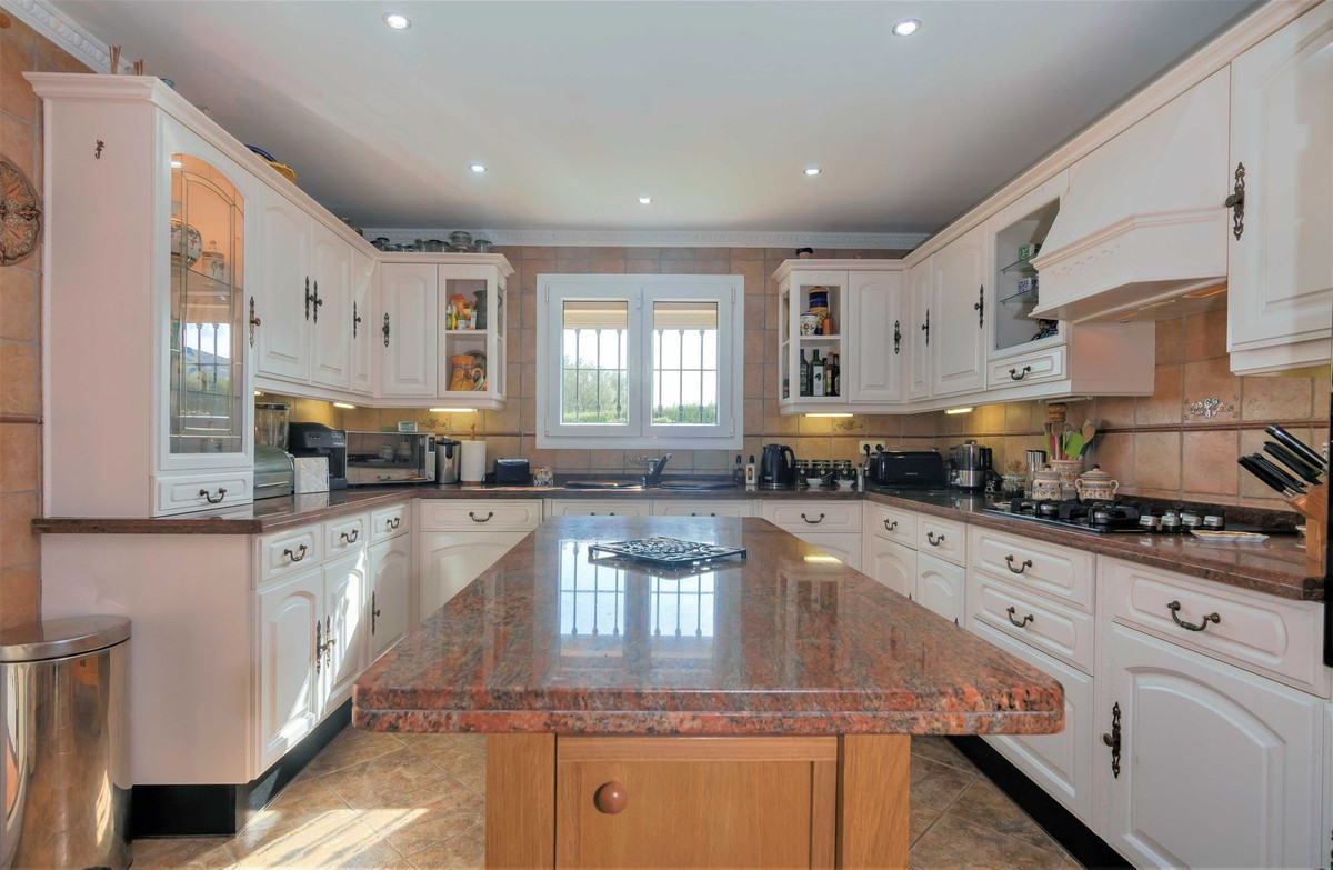 4 Bed Townhouse for sale in Estepona Costa Del Sol, Málaga, Spain