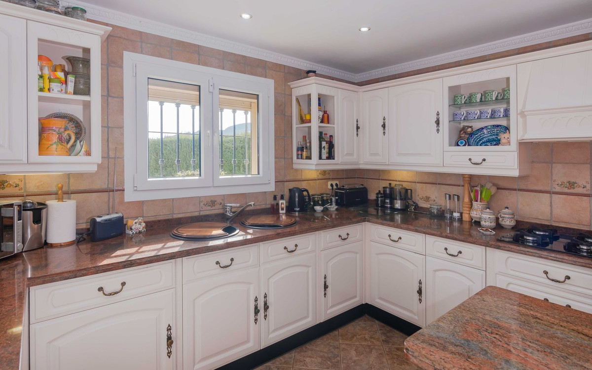 4 Bed Townhouse for sale in Estepona Costa Del Sol, Málaga, Spain
