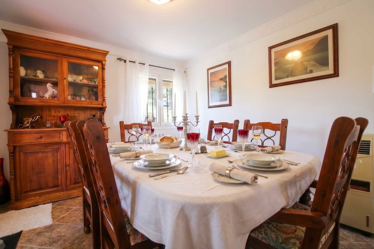 4 Bed Townhouse for sale in Estepona Costa Del Sol, Málaga, Spain