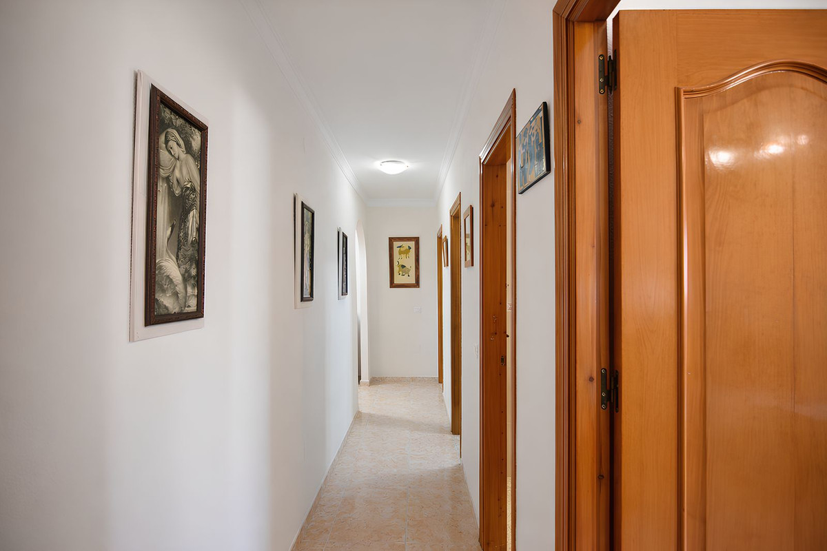 3 Bed Apartment for sale in Las Lagunas Costa Del Sol, Málaga, Spain
