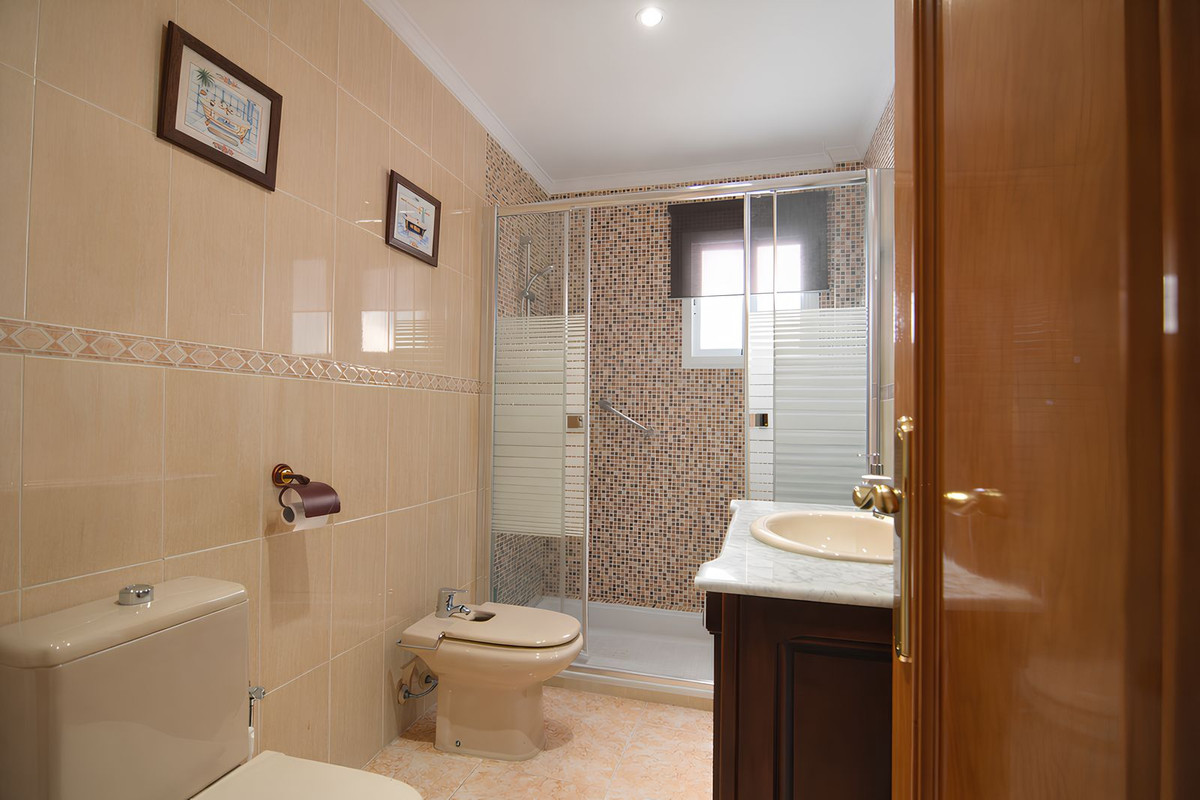 3 Bed Apartment for sale in Las Lagunas Costa Del Sol, Málaga, Spain