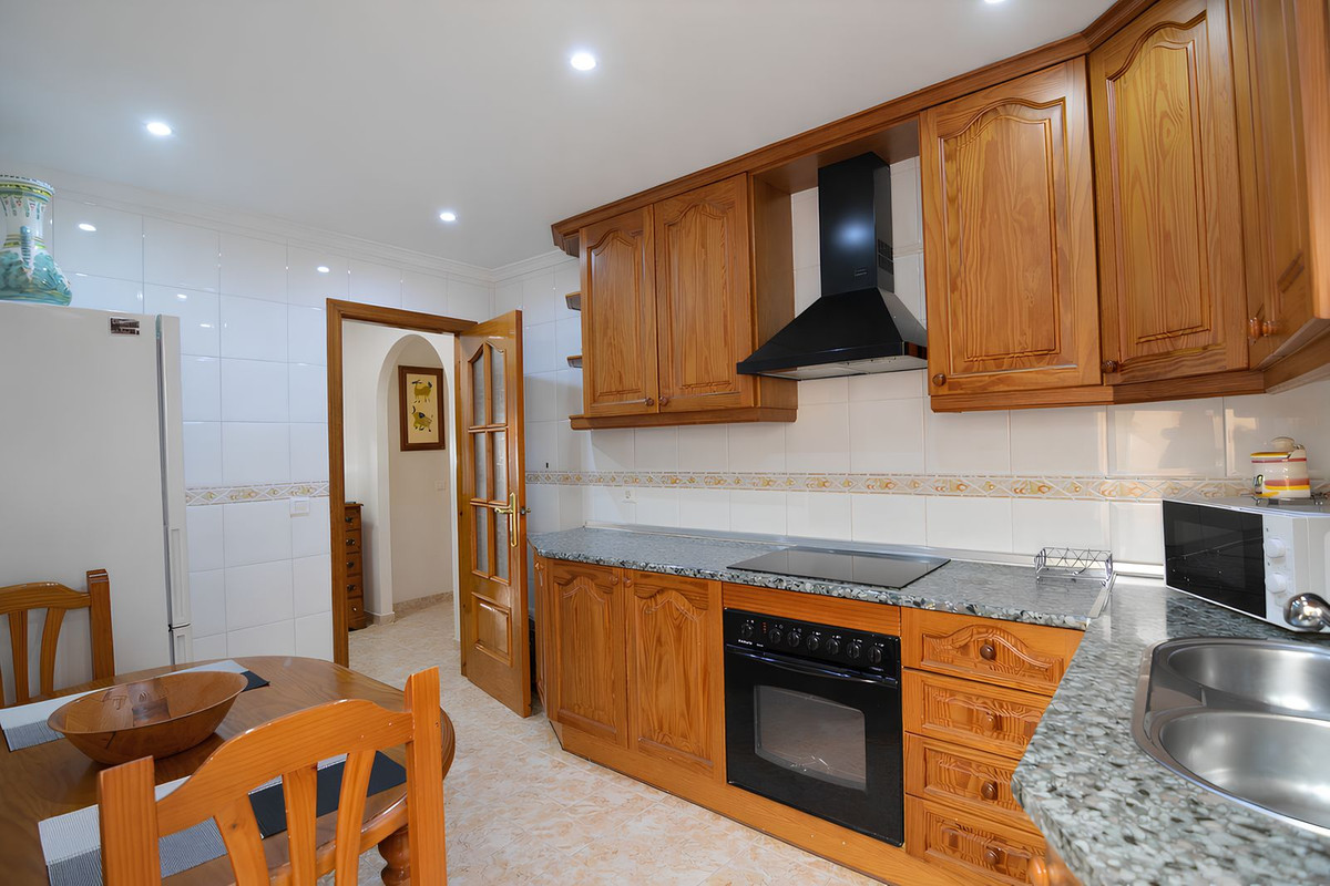 3 Bed Apartment for sale in Las Lagunas Costa Del Sol, Málaga, Spain