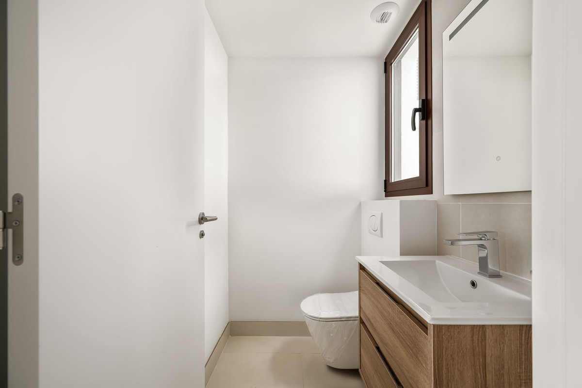 3 Bed Apartment for sale in Fuengirola Costa Del Sol, Málaga, Spain