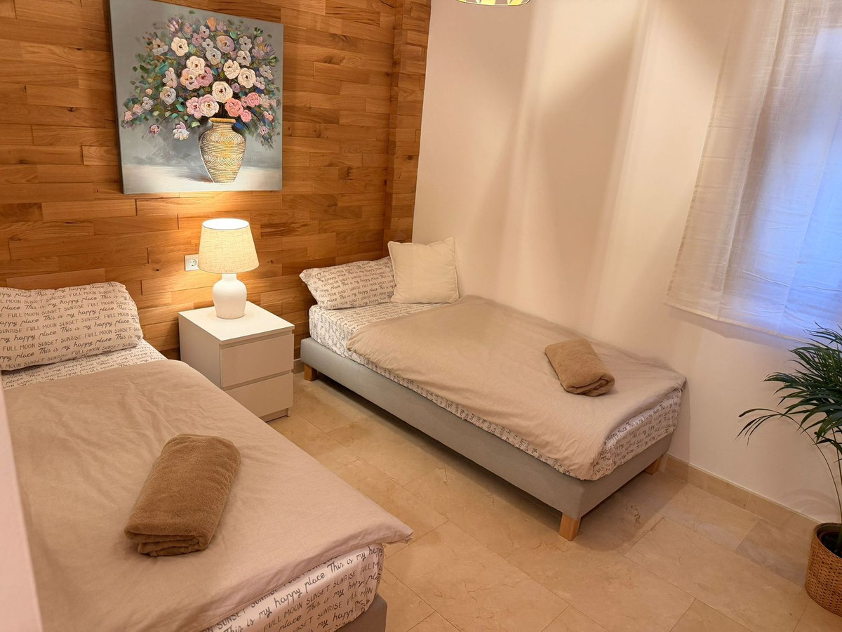 2 Bed Apartment for sale in El Paraiso Costa Del Sol, Málaga, Spain