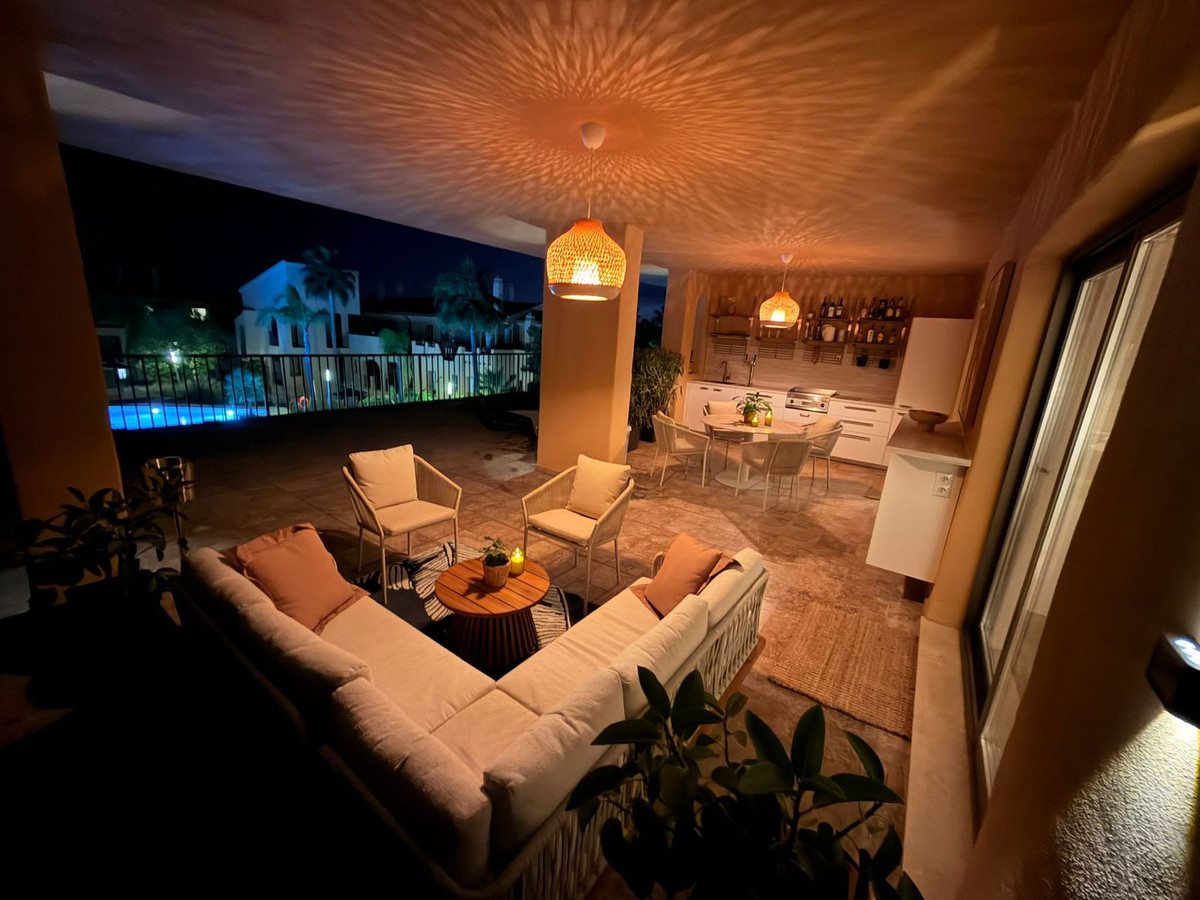 2 Bed Apartment for sale in El Paraiso Costa Del Sol, Málaga, Spain