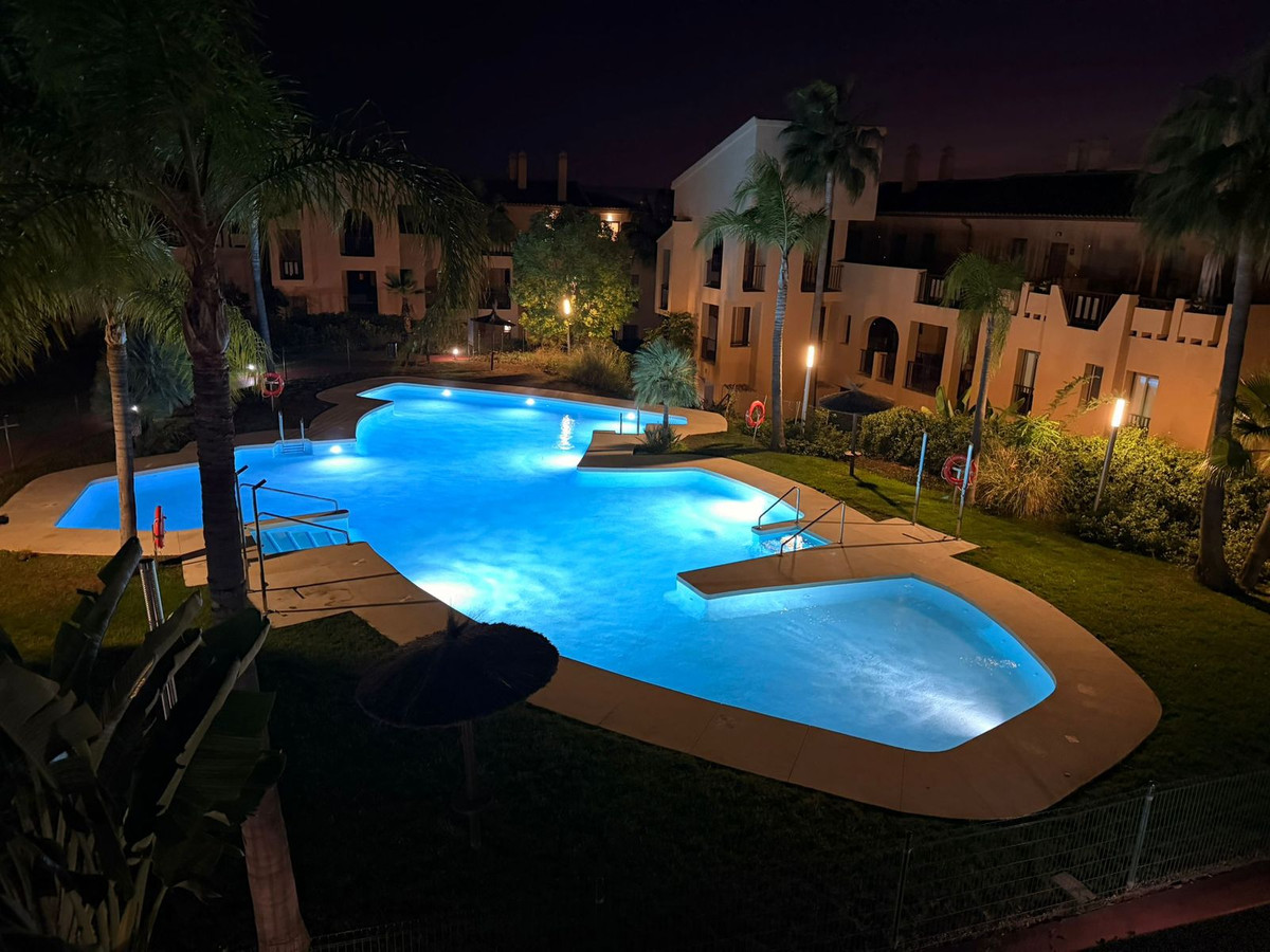 2 Bed Apartment for sale in El Paraiso Costa Del Sol, Málaga, Spain