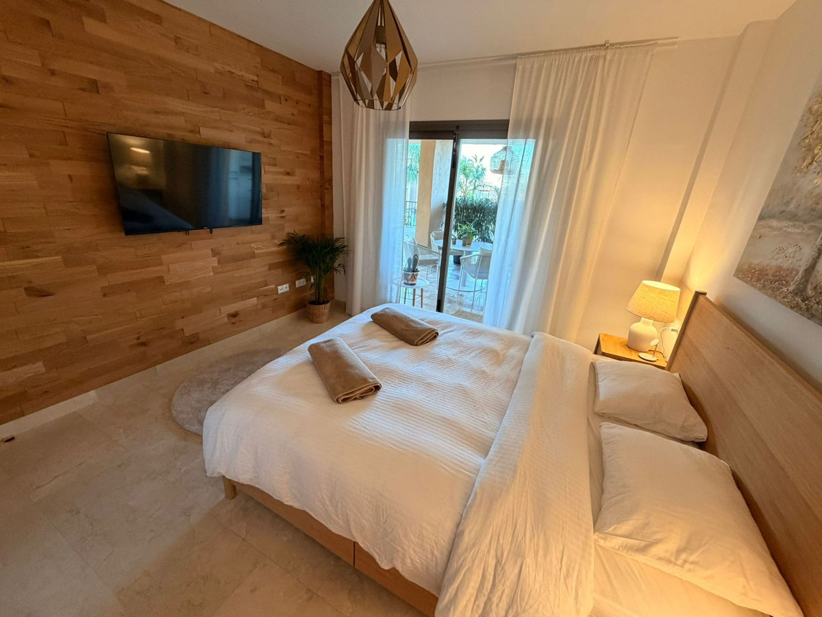 2 Bed Apartment for sale in El Paraiso Costa Del Sol, Málaga, Spain