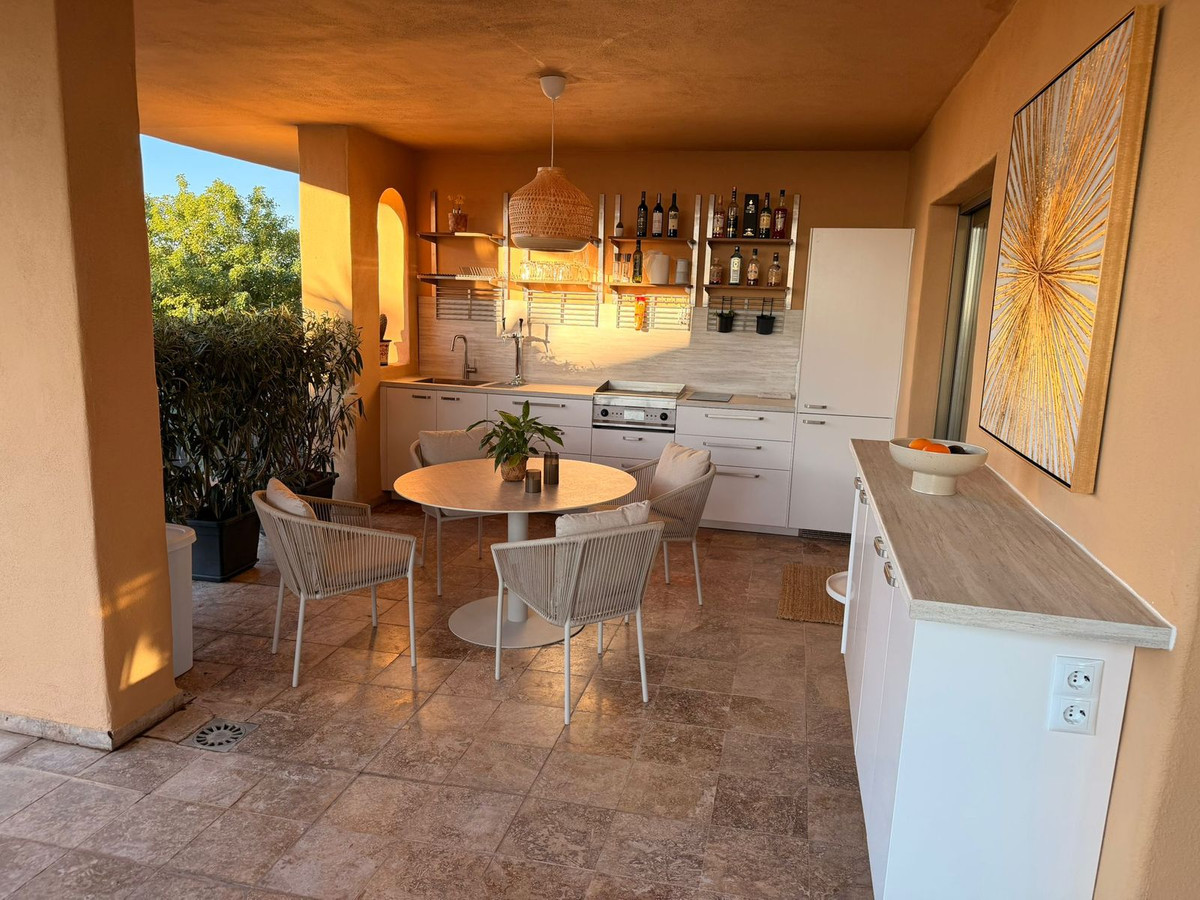 2 Bed Apartment for sale in El Paraiso Costa Del Sol, Málaga, Spain