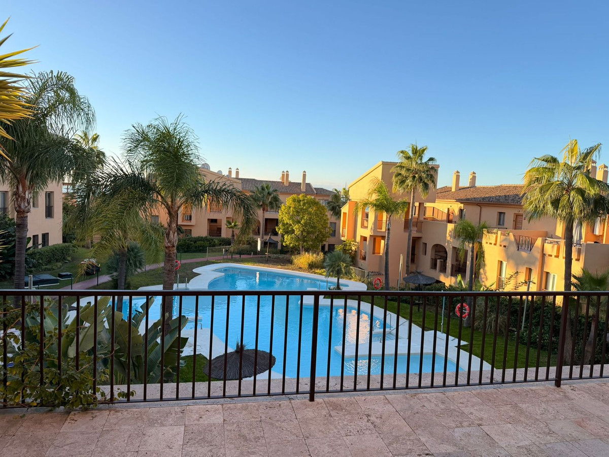 2 Bed Apartment for sale in El Paraiso Costa Del Sol, Málaga, Spain