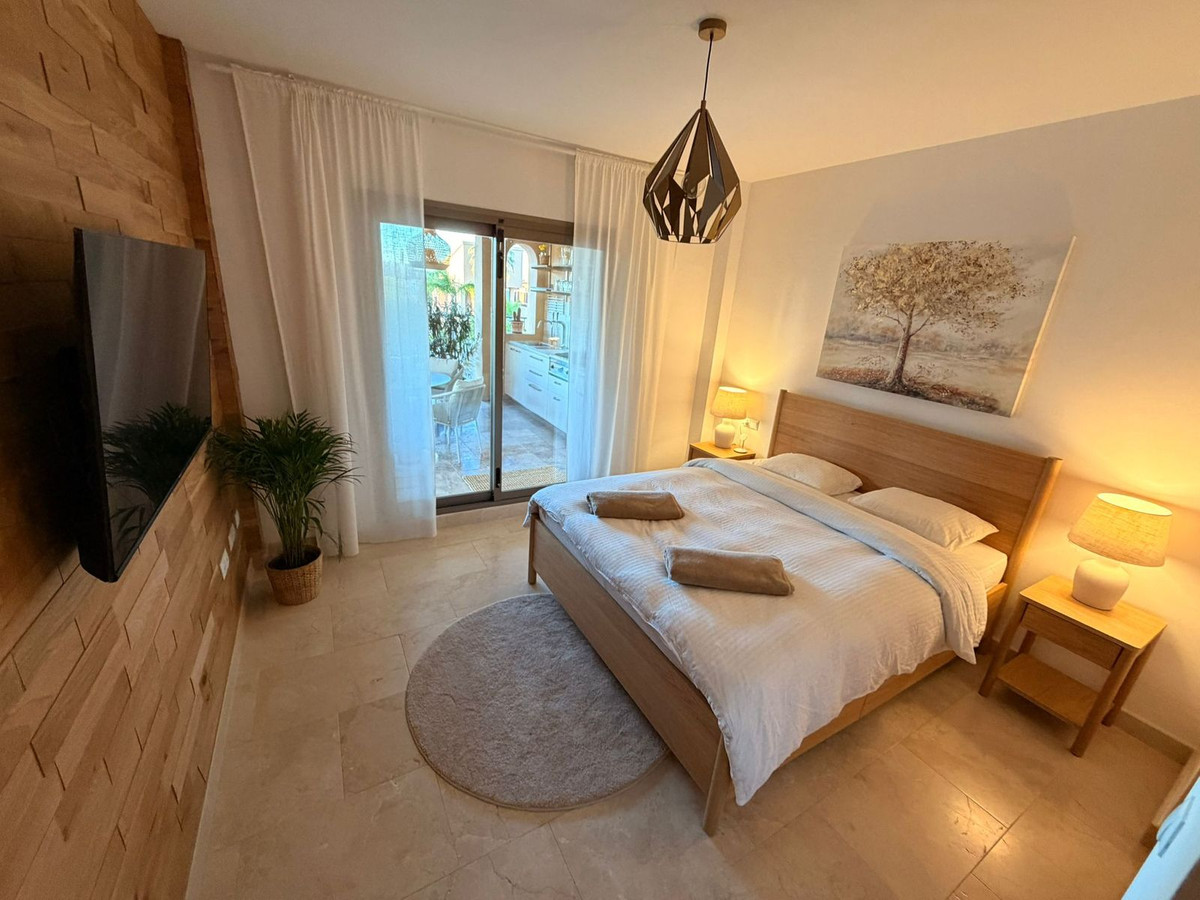 2 Bed Apartment for sale in El Paraiso Costa Del Sol, Málaga, Spain