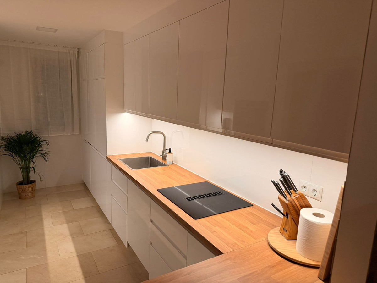 2 Bed Apartment for sale in El Paraiso Costa Del Sol, Málaga, Spain