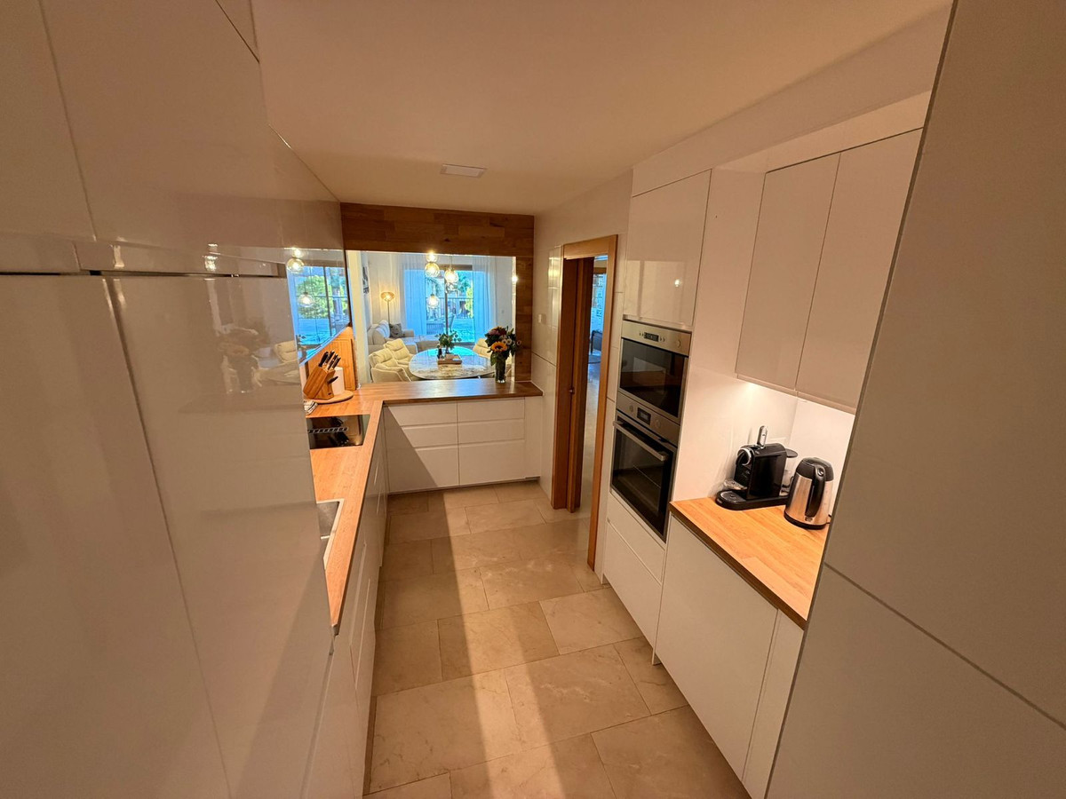 2 Bed Apartment for sale in El Paraiso Costa Del Sol, Málaga, Spain